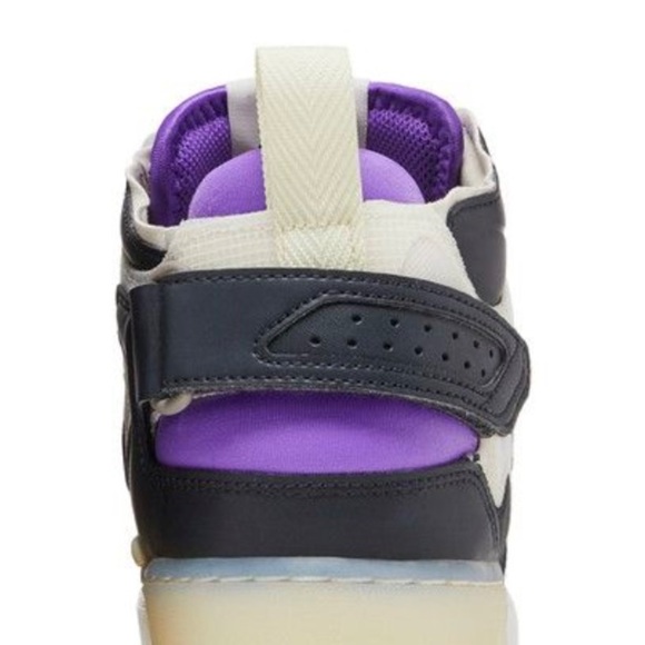 Nike 
Air Force 1
React 
‘Off noir action grape’
High top - Picture 8 of 14